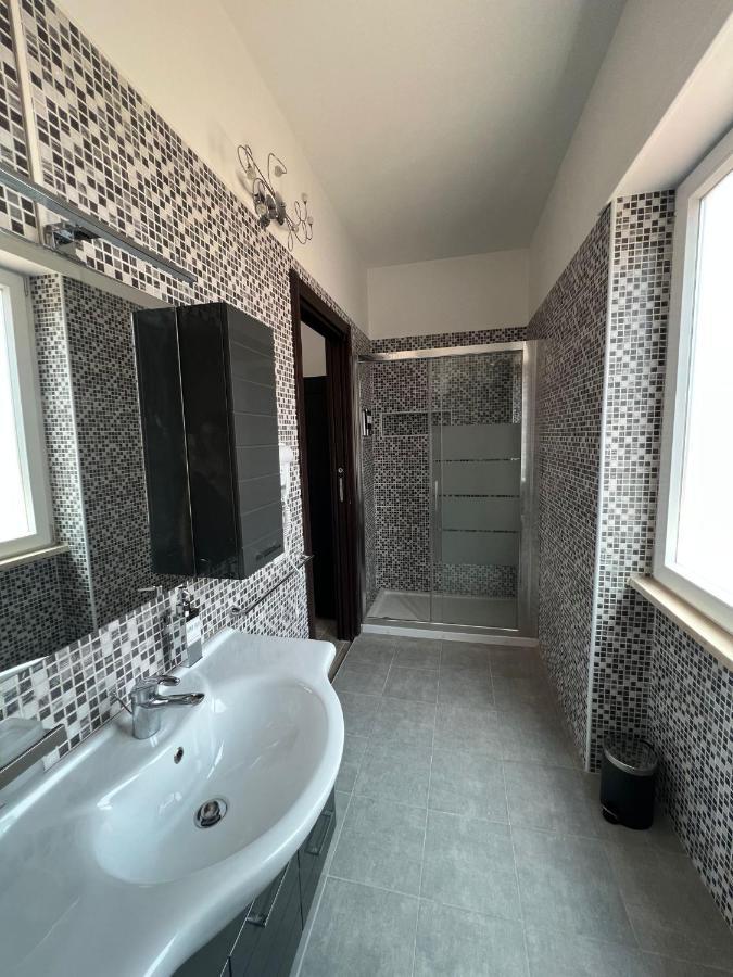 Domus Speranza Bed & Breakfast Fiumicino Luaran gambar